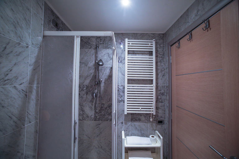 Bathroom 3, Mediterraneo RTA, Grosseto