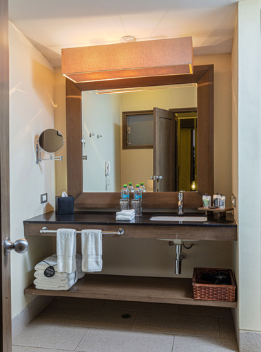 Bathroom 5, Arennas Mancora, Talara