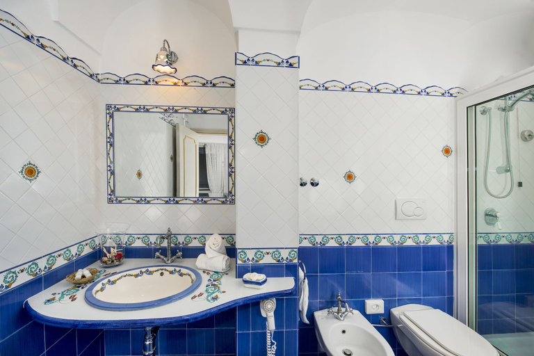 Bathroom 5, Alfonso a Mare, Salerno