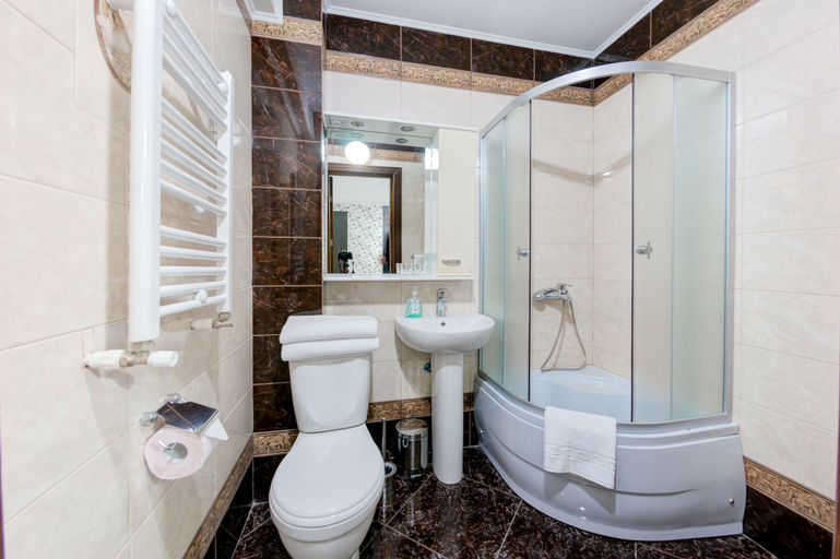 Bathroom 3, Catherine Hotel