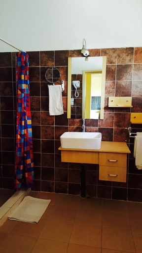 Bathroom 5, Hotel La Coccinelle, Bamako