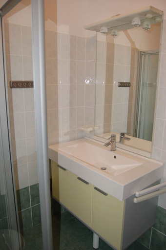 Bathroom 3, Gorgonia Apartments, Sali