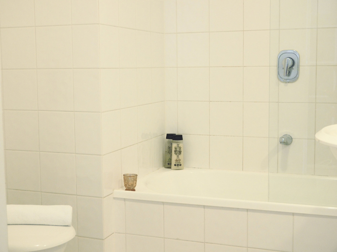 Bathroom 4, Metro Apartments South Melbourne CBD edge, Melbourne