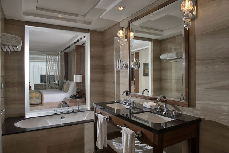 Bathroom 5, Taj Dubai, Dubai