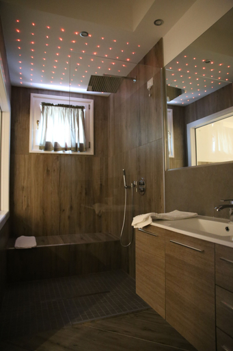 Bathroom 5, Hotel I Laghetti, Rovigo