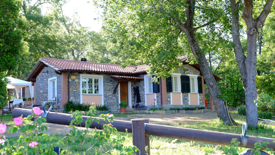 Exterior & Views 2, Agriturismo Il Roccolo, Imperia