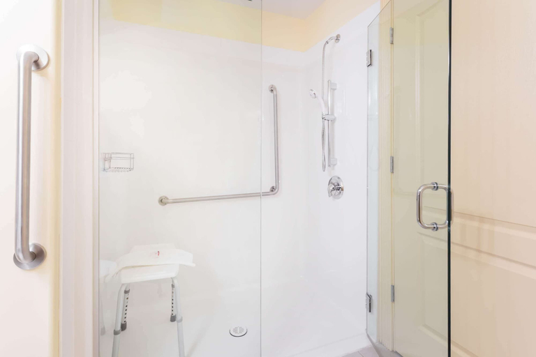 Bathroom 4, Ramada by Wyndham Hinton, Division No. 14