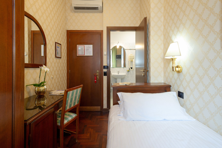 Bedroom 4, Hotel Boccaccio, Florence