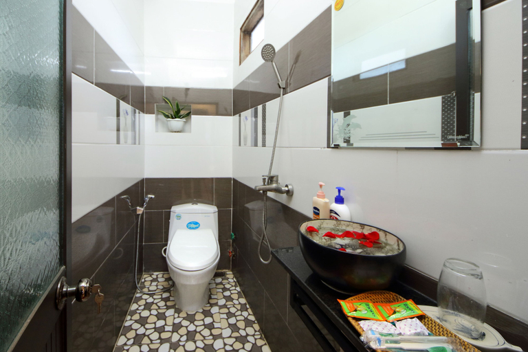 Bathroom, Cherry Garden Homestay, Da Nang