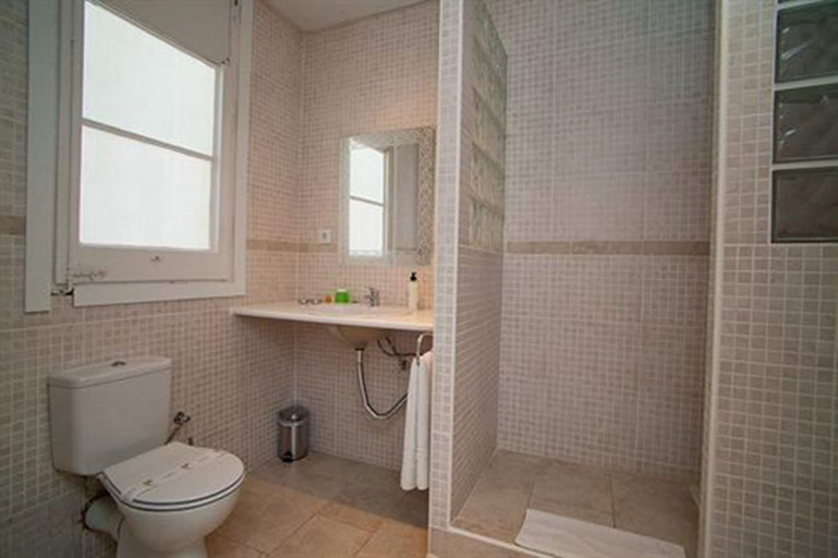 Bathroom 3, Hostal Martinval, Barcelona