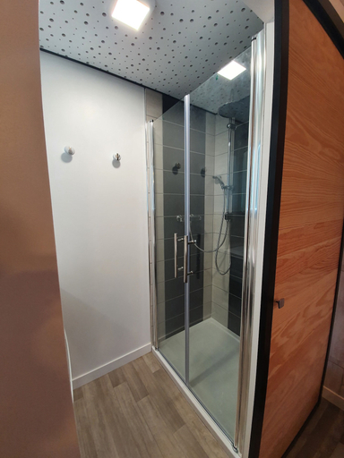 Bathroom 5, Le Pont Sée, Ille-et-Vilaine