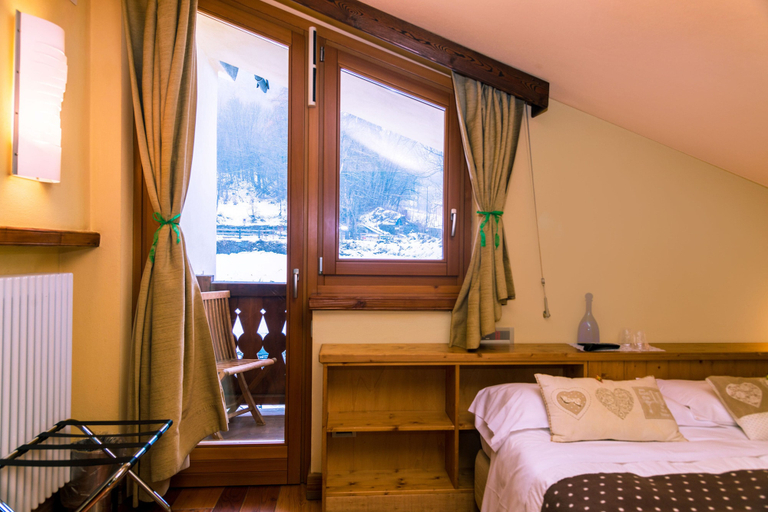 Bedroom 3, Shatush Hotel, Aosta