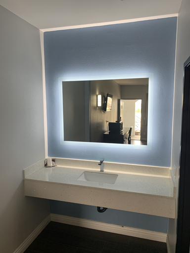 Bathroom 4, Crescent Inn, Los Angeles