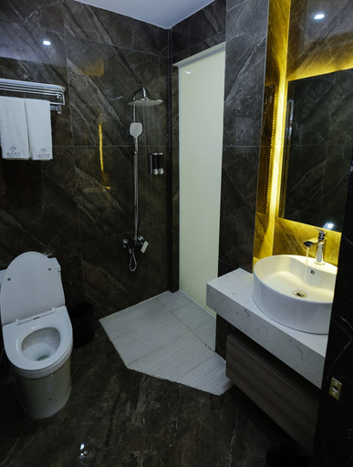 Bathroom 3, S79 Son Mi 839 Le Hong Phong Street, District 1