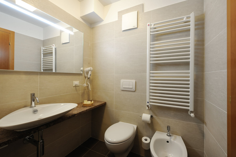 Bathroom 5, Hotel Crozzon, Trento
