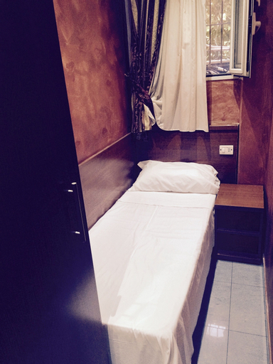 Bedroom 4, Caput Mundi, Rome