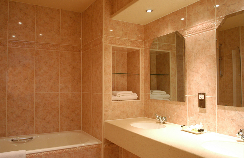 Bathroom 4, Best Western Heath Court Hotel, Suffolk