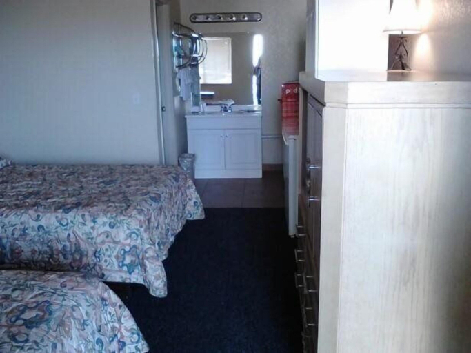 Bedroom 2, Royal Inn, Mohave
