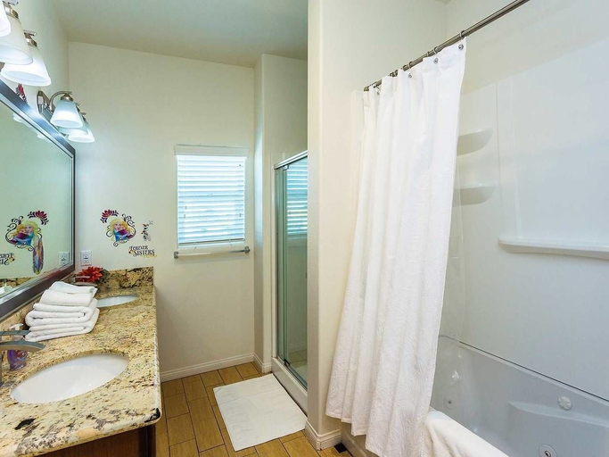 Bathroom 4, 3 Bedroom House Anaheim Resort Area, Orange
