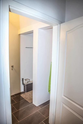 Bathroom 3, Lava Apartment, Vestmannaeyjar