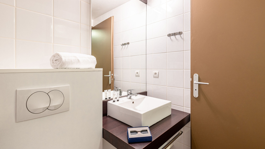 Bathroom 3, Madame Vacances Les Cottages de Valjoly, Nord