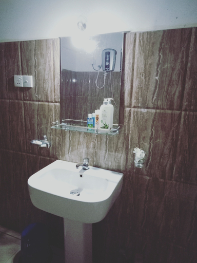 Bathroom 3, Villa Hilltop, Hikkaduwa