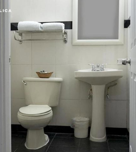 Bathroom 3, Hotel República, Panamá