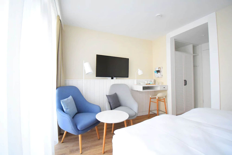 Bedroom 3, Wyn. Strandhotel Sylt, Nordfriesland