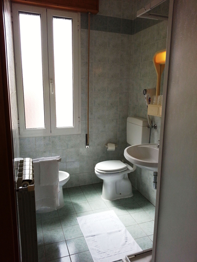 Bathroom 5, Hotel Clodia, Venezia