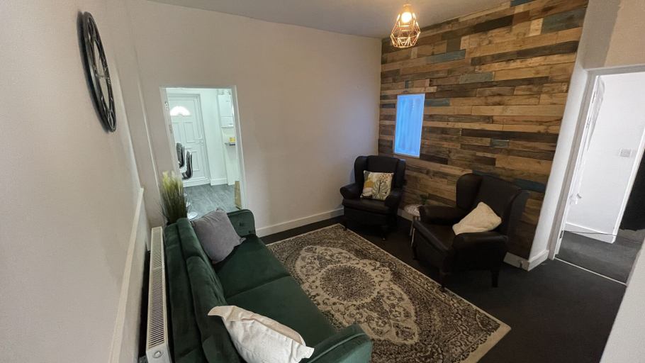 Others 5, Large 6 bedroom house in Smethwick, Birmingham