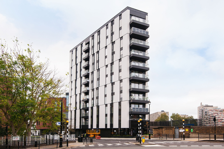 Exterior & Views 2, Deluxe Victoria Home close to Buckingham Palace, London