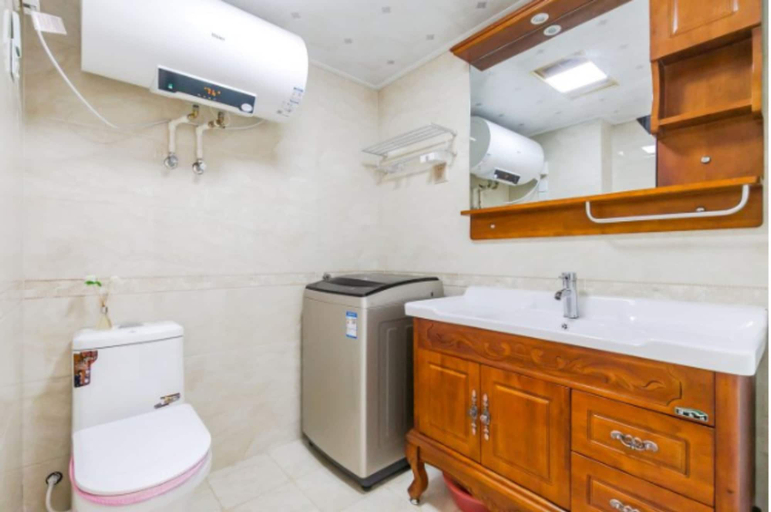 Bathroom 3, XIAOMIN INN Yujinglongwan 1, Huludao