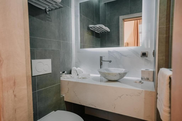 Bathroom 5, Hotel Concorde, Bruxelles