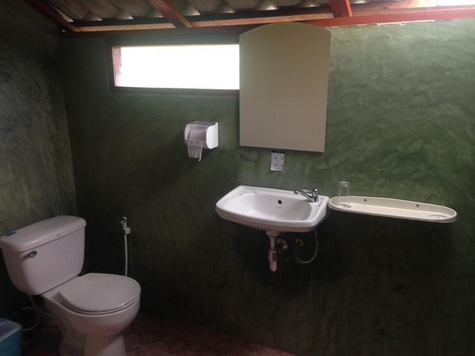 Bathroom 4, Pai Porpeang Guesthouse, Pai