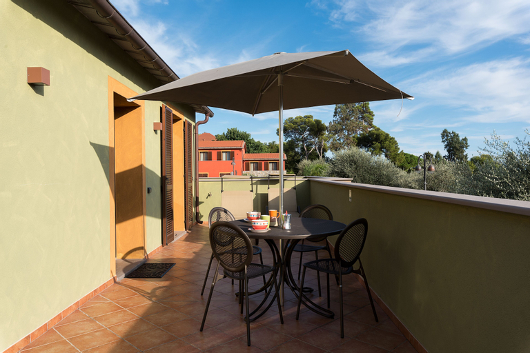 Exterior & Views 21