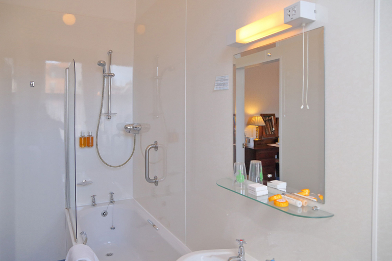 Bathroom 4, Saxonville Hotel, North Yorkshire