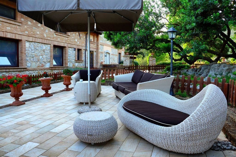Others 4, SarAnd Relais, Latina