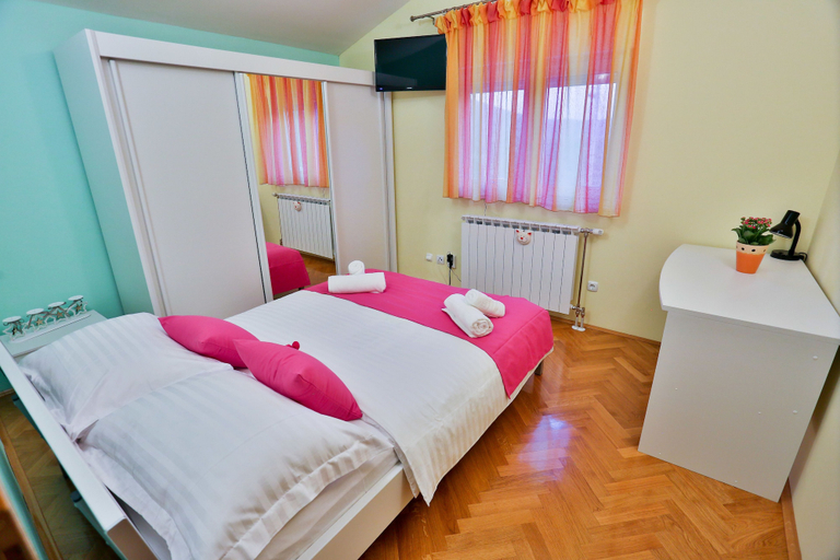 Bedroom 2, Villa Marina, Runovići