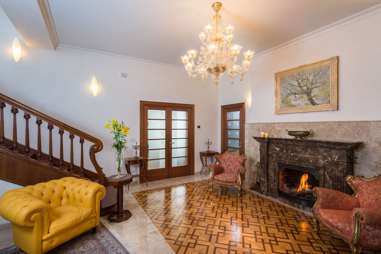 Others 5, Villa Diocletian, Split