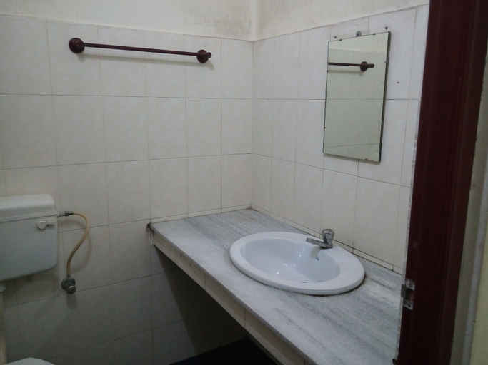 Bathroom 4, YMCA International House, Ernakulam