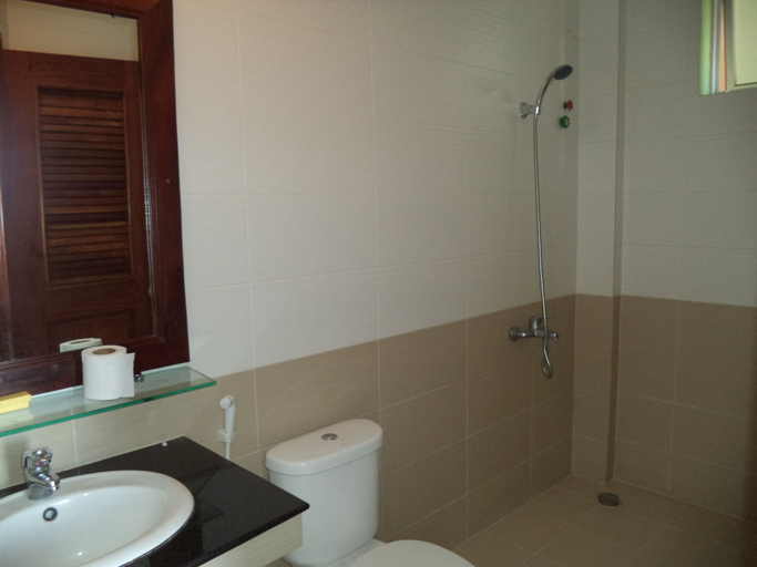 Bathroom 5, Go In Hotel, Phnom Penh