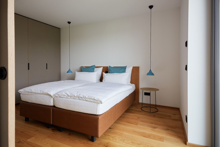 Bedroom 4, Sternen Bohlingen Aparthotel, Konstanz