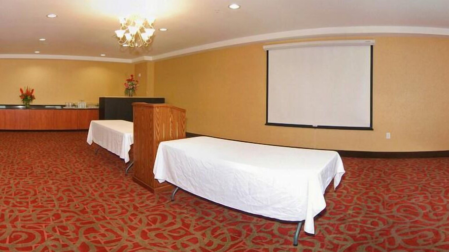 Bedroom 4, Quality Suites Near Cedar Creek Lake, Kaufman