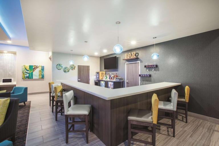 Food & Drinks 5, La Quinta Inn & Suites by Wyndham Tulsa Broken Arrow, Tulsa