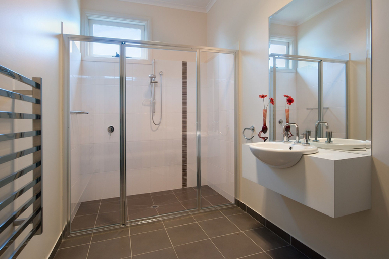 Bathroom 3, Daylesford House Studio, Hepburn - East