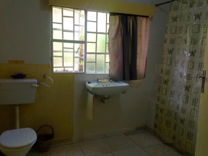 Bathroom, Nkhudzi Beach Lodge, Lake Malawi