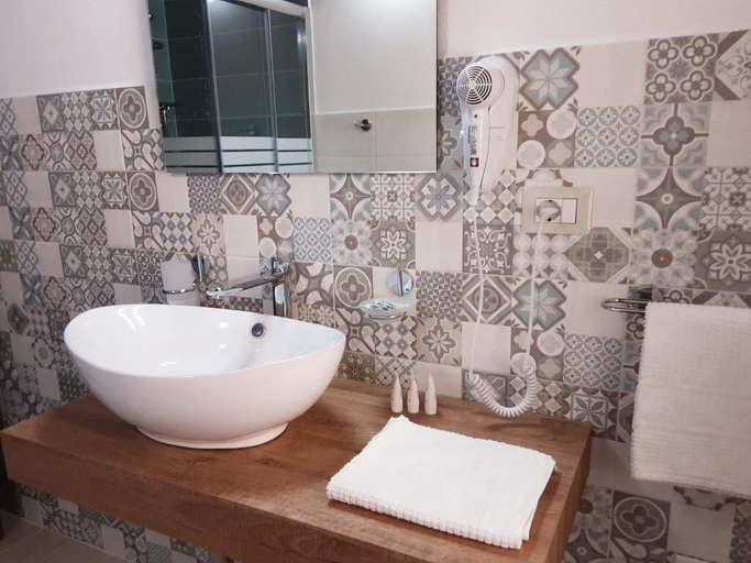 Bathroom 5, Al Pez Exclusive Rooms, Olbia-Tempio