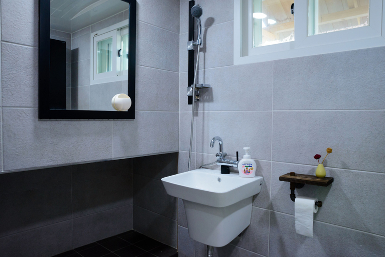 Bathroom 4, I'm Green Boutique House, Seongbuk