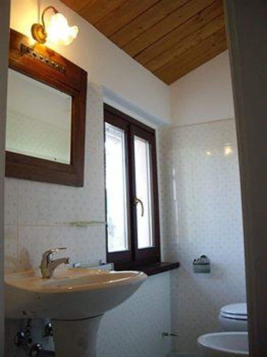 Bathroom 2, La Quercia del Saggio, Ancona