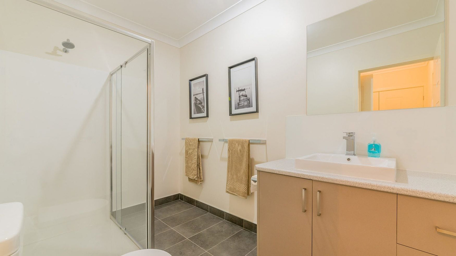 Bathroom 4, Thompson Avenue Apartments - 3, Bass Coast - Phillip Is.